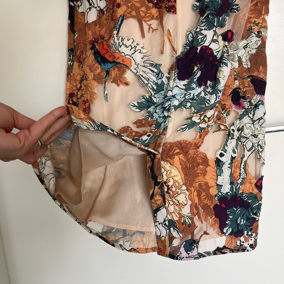 Sophisticated and unique dress - Picture 2 of 6